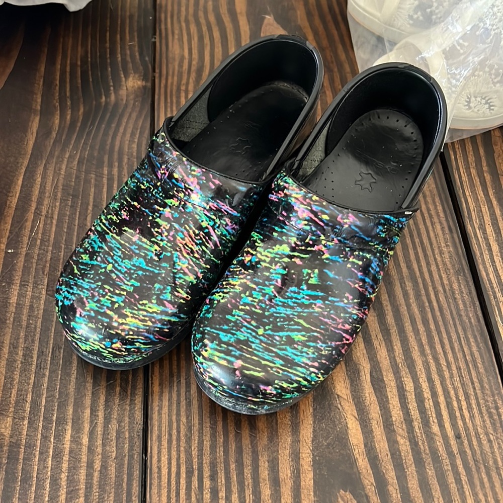 Barely worn size 38 dansko clogs